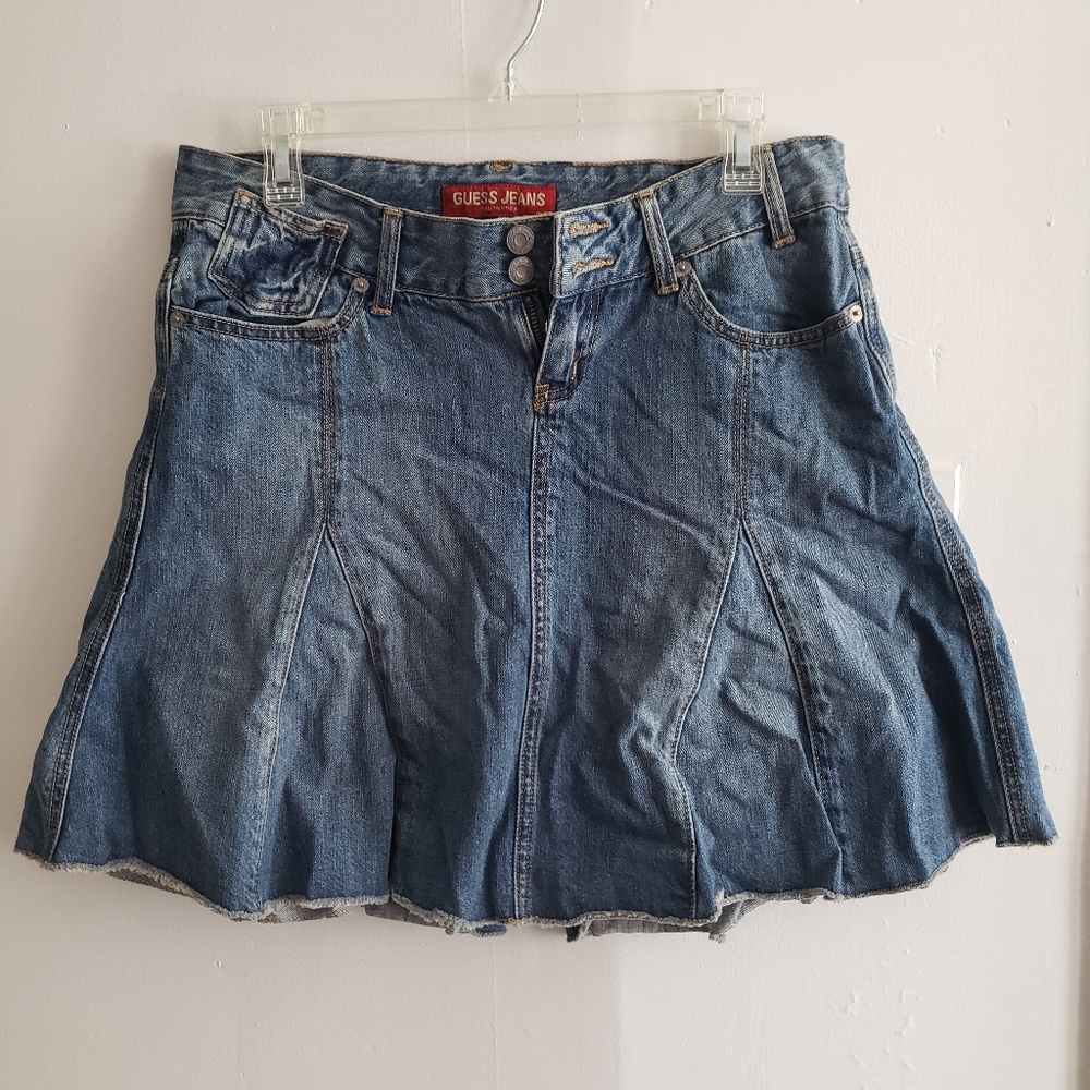 Guess mini skirt no 30.